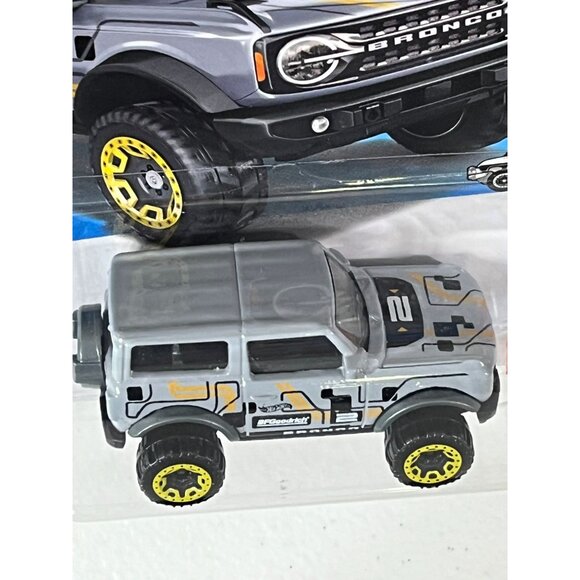 Hot Wheels ’21 Ford Bronco HW Hot Trucks Gray Off Road SUV 1:64 Diecast - Picture 3 of 6